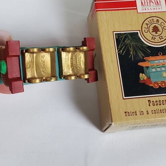1991 Hallmark Keepsake Ornament Claus & Co. Railroad Passenger Car 3rd in Series - Picture 3 of 6
